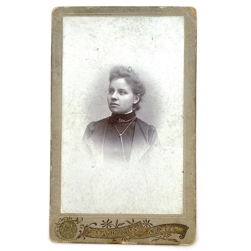 Bellissima giovane donna
